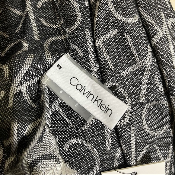 Calvin Klein scarf - Picture 2 of 3